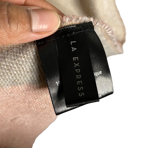 LA Express Women's Soft Knit Patterned Color Block Cardigan - Picture 4 of 7